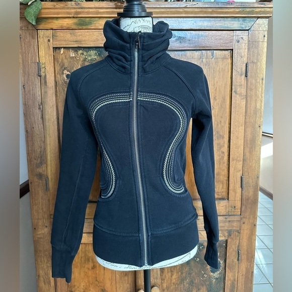 Lululemon Cuddle Up Jacket Black (White Trim) Size 4 - Picture 1 of 12
